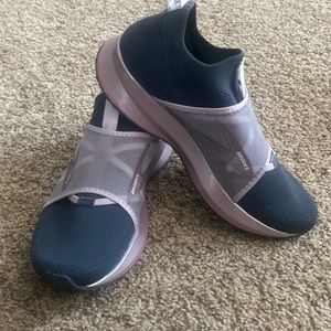 Brooks women’s Levitate 4 LE - size 7.5 - like new condition